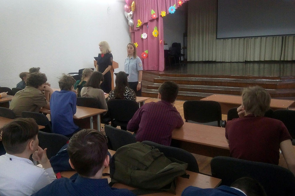 Верстов инфо магнитогорск школьники учатся ли сегодня. 15 Школа Магнитогорск. Школа 45 Магнитогорск. 32 Школа Магнитогорск. Класс школа 15 в Магнитогорске.