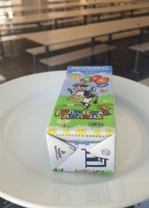 Магнитогорские школьники начали получать бесплатное молоко. Оно оказалось нижегородским