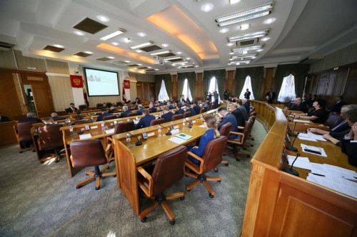 Тест на лояльность прошли. Южноуральские депутаты одобрили поправки к Конституции РФ