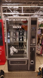 Маски, перчатки, антисептик. В продуктовых магазинах города установили автоматы со средствами защиты
