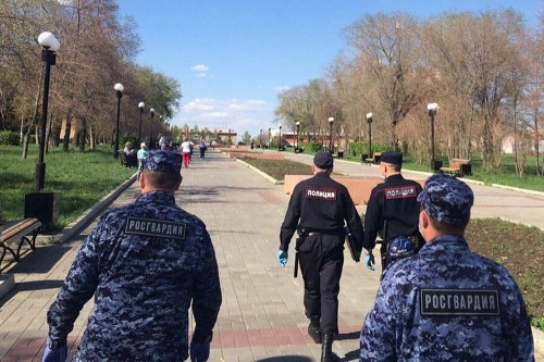 Гуляют, нарушают. В Магнитогорске полицейские оформили 72 протокола на тех, кто не соблюдает самоизоляцию