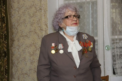 Трудилась в тылу и тренировалась. В Магнитогорске 91-летнюю спортсменку поздравили с Днём Победы