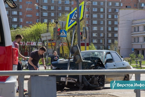 Личность погибшего не установлена. В Магнитогорске 40-летний водитель «Пежо» насмерть сбил пешехода