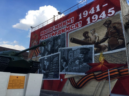 В самом сердце уральской металлургии. Художник из Челябинска нарисовал на ММК патриотичное граффити В самом сердце уральской металлургии. Художник из Челябинска нарисовал на ММК патриотичное граффити