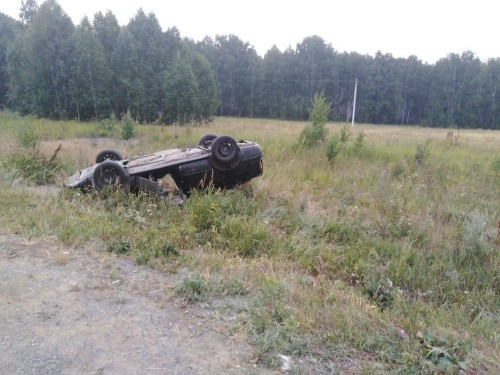 На трассе под Магнитогорском перевернулась иномарка. Погибла 6-летняя девочка, а на водителе – ни царапины