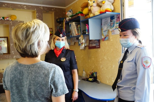 Обратили внимание на питание и отдых. В Магнитогорске полицейские навестили неблагополучных школьников