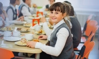 Родителям на заметку: удобные способы оплаты горячего питания в школах через сервисы Кредит Урал Банка
