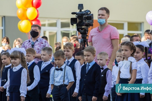 «Дети теперь будут идти в ногу со временем». В Магнитогорске открылась самая крупная школа