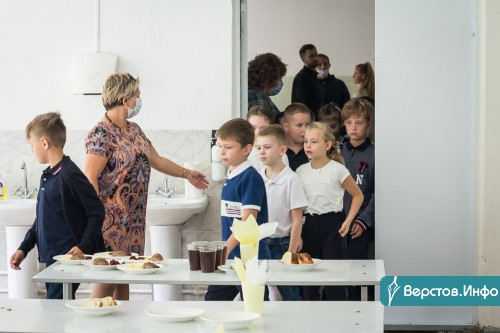 С сыром и фруктами. В Магнитогорске учащиеся младших классов стали получать бесплатные завтраки