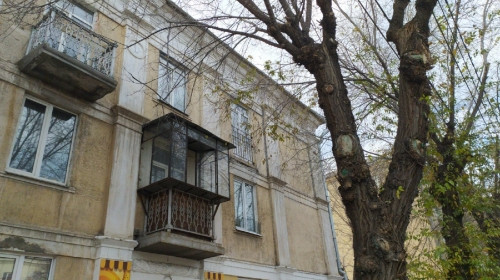 Жители двух домов на К. Маркса выступили против коммунальщиков. Всё из-за демонтажа аварийных балконов