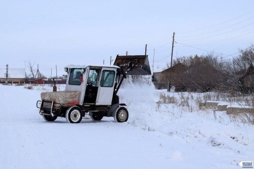 Для хозяйства и расчистки дорог от снега. Житель посёлка под Магнитогорском собрал трактор