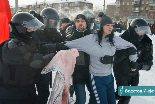 «Надоели беспредел и коррупция». Магнитогорцы вышли на протестный митинг в поддержку Навального