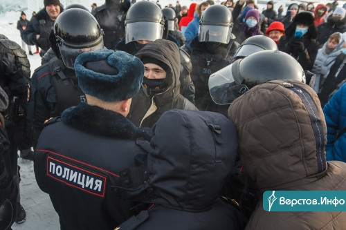 «Надоели беспредел и коррупция». Магнитогорцы вышли на протестный митинг в поддержку Навального