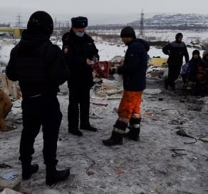 Искали нарушителей. Полицейские при поддержке ОМОНа нагрянули на городскую свалку