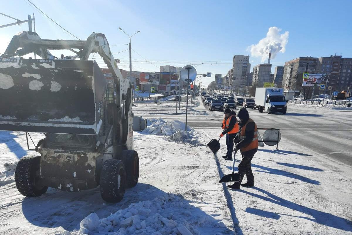 Работа в магнитогорске. Удаление снежного наката с дорог. Фотопламет в Магнитогорске.