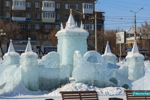 Сказка продолжается. В Магнитогорске главную ёлку демонтируют после 24 февраля