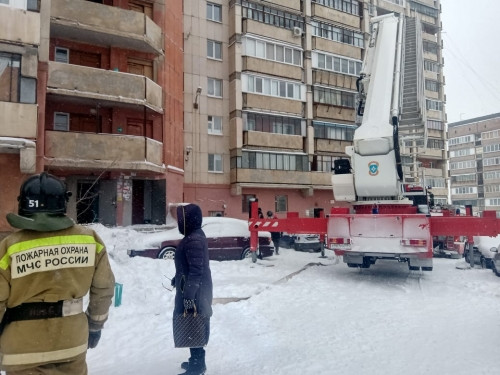 Горит проводка в подъезде. Пожарные Магнитогорска эвакуировали жильцов 16-этажки на проспекте Ленина