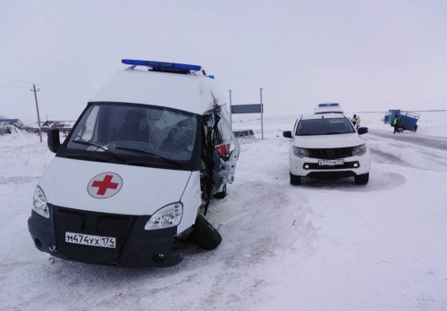 Оторвавшийся прицеп убил пассажирку. Пациентка скорой помощи скончалась на месте ДТП по дороге в Магнитогорск
