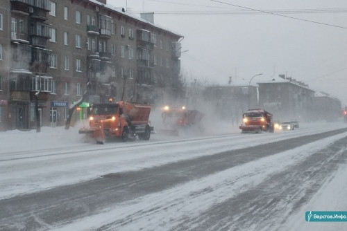 Магнитку снова засыпает снегом. На улицы города вывели 62 единицы снегоуборочной техники