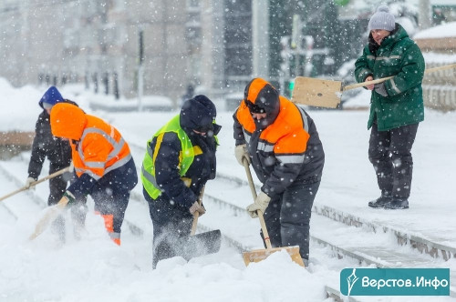 Весне – дорогу! Градоначальник призвал активнее вывозить снег, сбивать сосули и посыпать скользкие тротуары