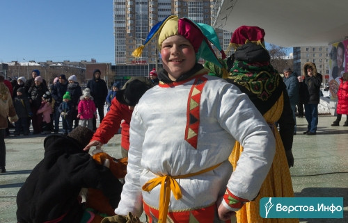 Горожане соскучились по праздникам! В Магнитогорске весело и шумно проводили зиму
