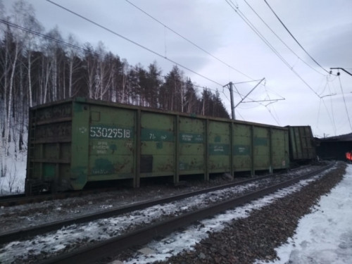 Сработка тормозов. В Челябинской области в результате ЧП разбросало 17 вагонов с углем