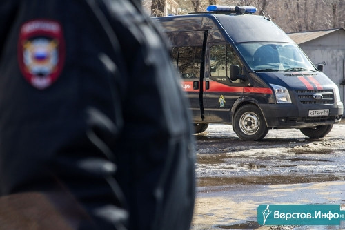 В 6 утра без предупреждения. В Магнитогорске силовики устроили обыск у матери главы челябинского штаба Навального