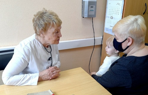 Её общий стаж – более 50 лет. Доктор-легенда детской медицины Магнитогорска принимает поздравления
