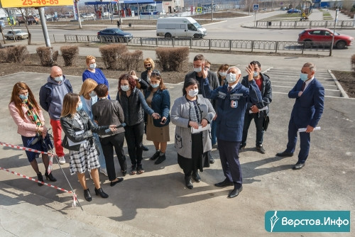Глава Магнитогорска оценил ремонт в Центральной детской библиотеке. И похвалил подрядчиков из Челябинска