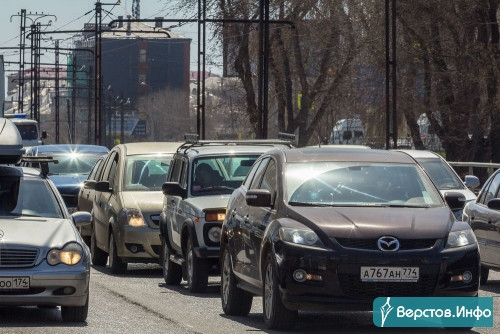 Пешеходам дали 67 секунд? Автомобилистов озадачил новый режим работы светофоров на пересечении Советской и Правды