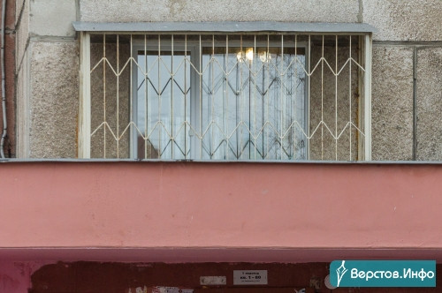 Его даже со спутника видно! В Магнитогорске жильцов дома № 201 на Советской обязали демонтировать незаконный балкон