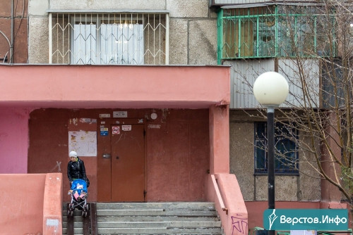 Его даже со спутника видно! В Магнитогорске жильцов дома № 201 на Советской обязали демонтировать незаконный балкон