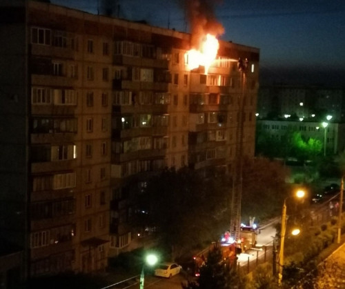Всё началось с балкона. На улице Ворошилова пострадали две квартиры во время пожара