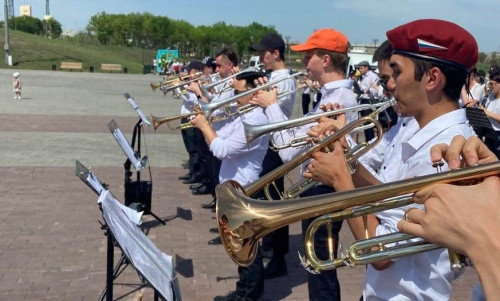 Большое музыкальное событие!  В Магнитогорске открыли летний парковый сезон фестивалем духовых оркестров