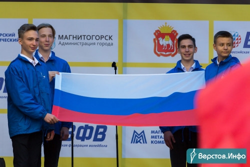 Чемпионат России по пляжному волейболу в Магнитогорске открывали под дождём. Но сегодня погода не подвела