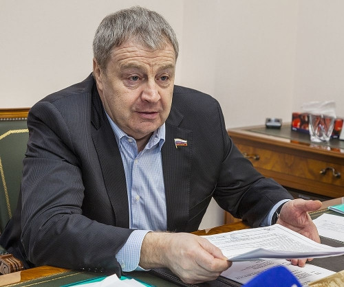 Виталий Бахметьев представляет интересы Магнитогорска и восьми сельских районов в Государственной думе VII созыва