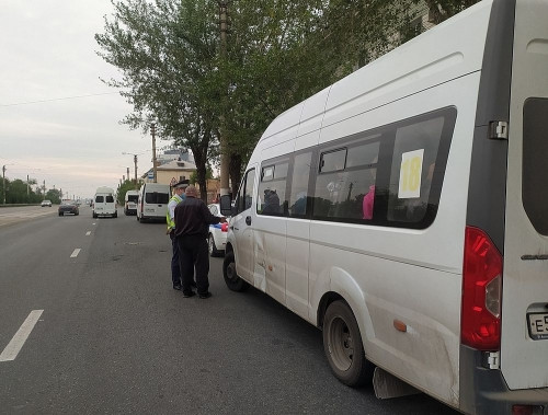 Маршрутки к осмотру! Полицейские Магнитогорска запретили работать на линии 19 автобусам малой вместимости