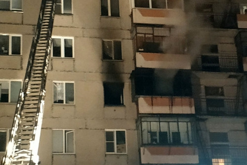 Квартира выгорела полностью. В Магнитогорске из-за пожара на улице Советской эвакуировали 25 человек