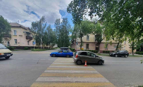 При схожих обстоятельствах. В Магнитогорске в выходные две женщины попали под колёса автомобилей