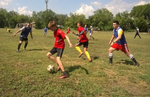 Играла даже команда епархии! В посёлке Железнодорожников прошёл праздничный футбольный турнир