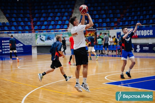 «Задача только одна – победа!» Баскетбольный «Металлург» в обновленном составе готовится к новому сезону