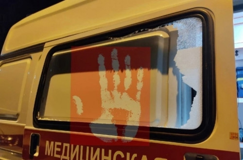 Беременная жена попросила воды. В Челябинске разъярённый мужчина устроил погром в машине скорой помощи