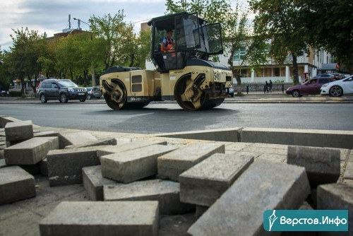 «Движение не перекрываем». До конца недели рабочие завершат ремонт восточной стороны проспекта К. Маркса