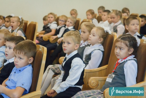 Нужно соблюдать не только ПДД. В школах Магнитогорска продолжается месячник дорожной безопасности