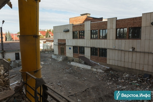 Закончат через 14 месяцев! В Магнитогорске началось строительство студенческого ФОКа с бассейном