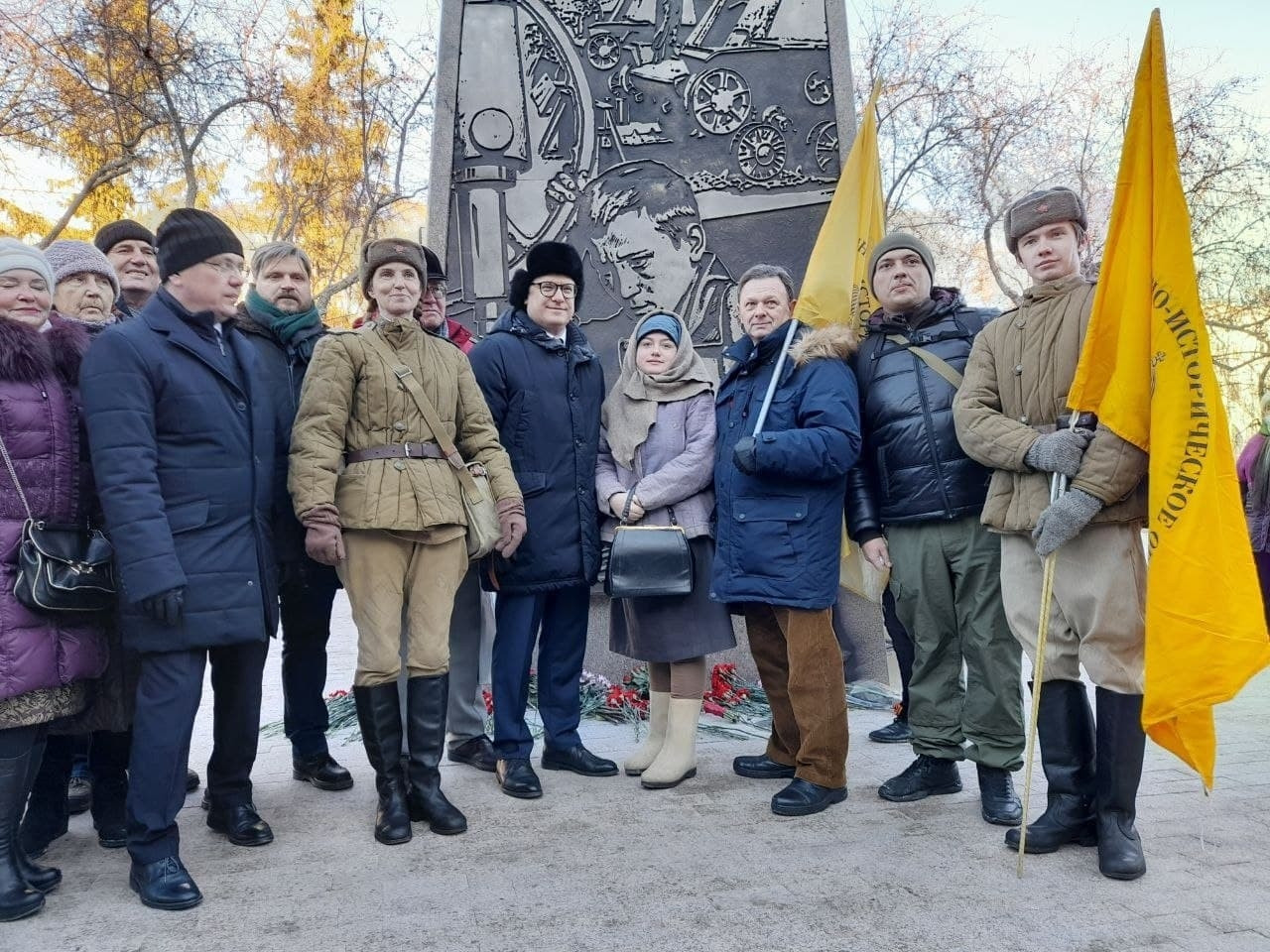 Учатся сегодня верстов инфо в магнитогорске. Стелла город трудовой доблести Магнитогорск. Стела трудовой доблести Челябинск. Открытие Стеллы город трудовой доблести в Челябинске.