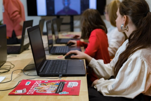 В Магнитогорске появилась первая школа цифровых технологий для девочек
