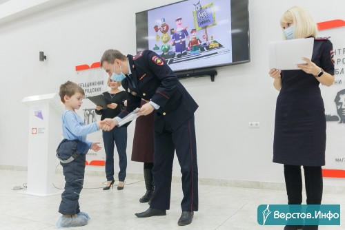 Комиксы, аппликации, поделки… В Магнитогорске наградили победителей семейного конкурса «Дорога жизни»