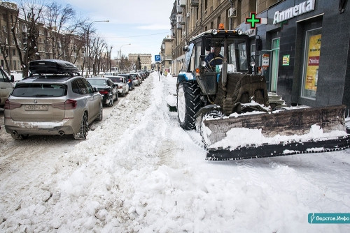 В снегопады лучше без автомобиля. Горожан просят убрать машины с обочин дорог