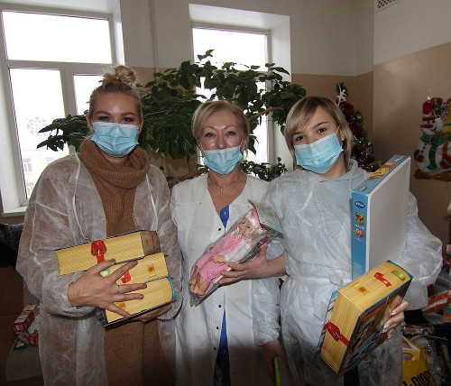 Для удобства и досуга. Пациенты детской больницы вернулись в отделение с новогодними подарками